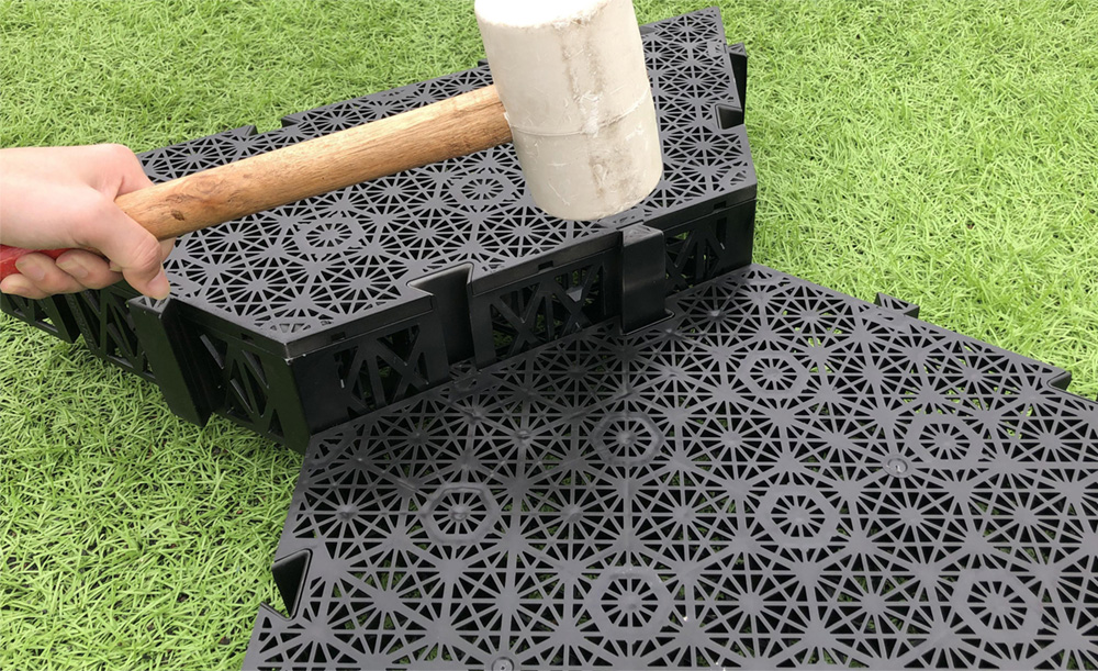 Hoensoey Cells shown here are made from eco-friendly materials, supporting sustainable drainage for synthetic turf fields while enhancing durability and load-bearing strength.